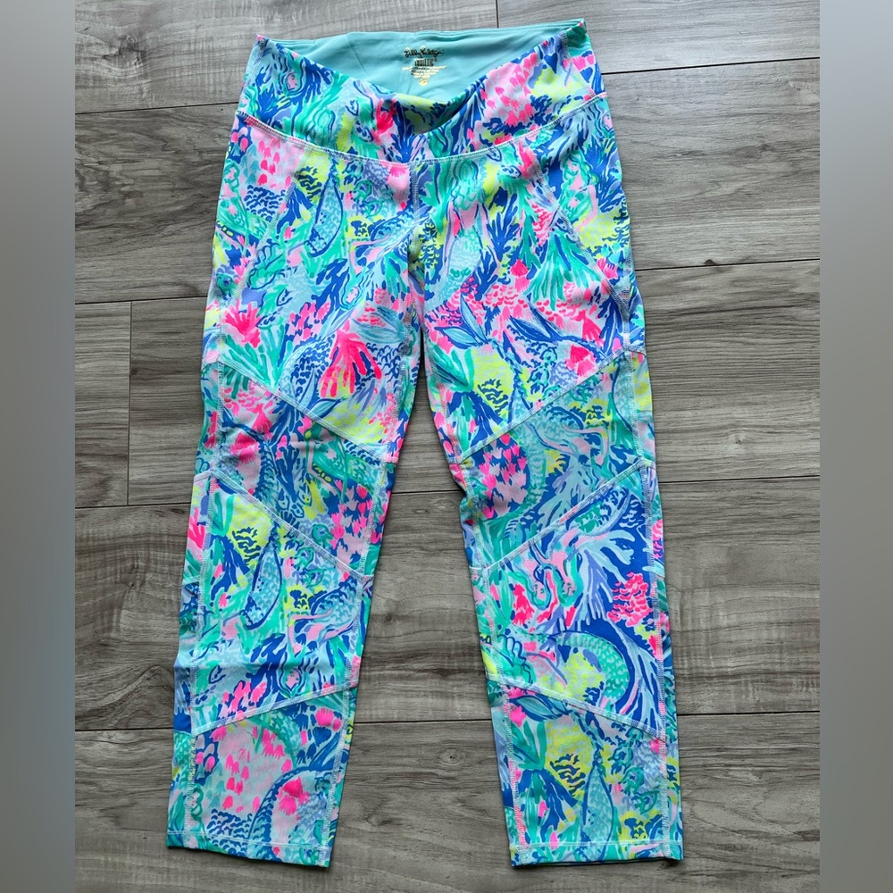 Lilly Pulitzer Luxletic Capri Leggings – Bright Tropical Print